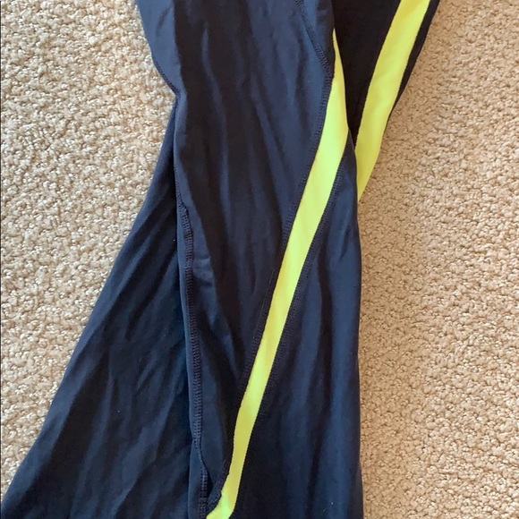 Gap yoga pants - Picture 3 of 8